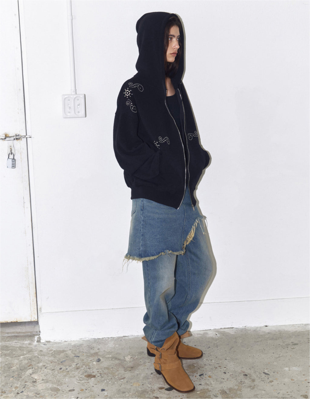 [시안同款🎀] Polysooem ORNAMENT STUDDED HOODIE_ONZI_EDITION / BLACK