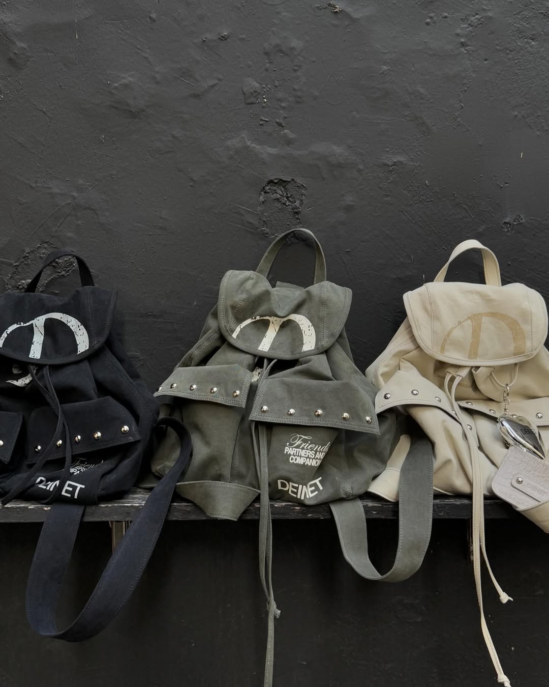 DEINET D & FRIENDS STUD POCKET BACKPACK IN KHAKI