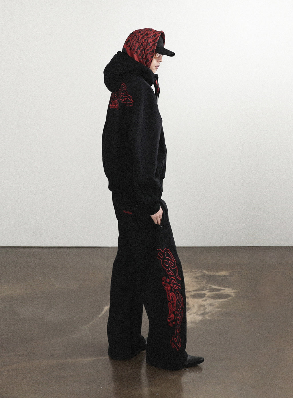 Mystic Capsule Hood Zip Up / Black