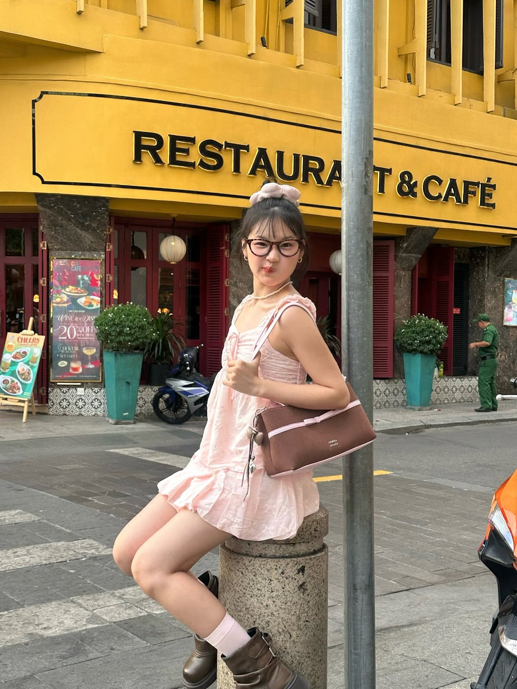 [香港現貨✨] [獨家代理🎀] Daisy Muse Ballerina Shoulder Bag - Pink Brownie