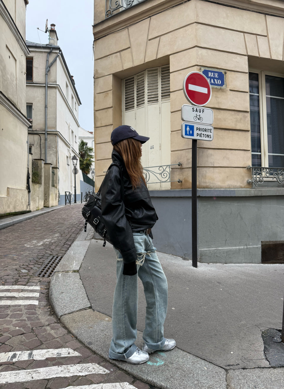 [DEINET] BELTED POCKET SHOULDER BAG IN BLACK