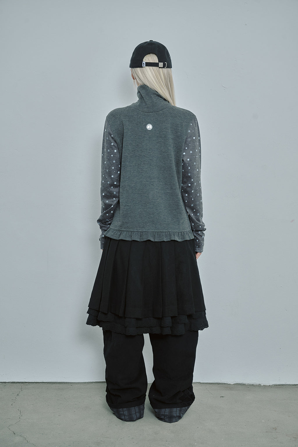 hugyourskin Flower button pola top (Charcoal)