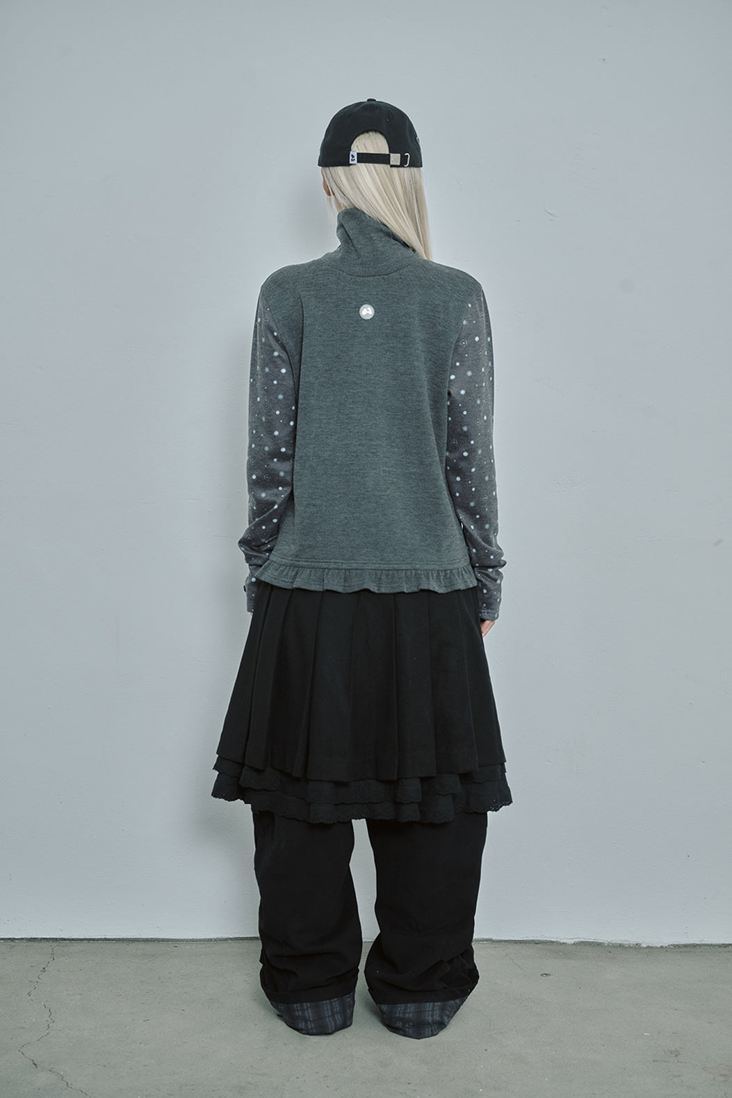 hugyourskin Flower button pola top (Charcoal)