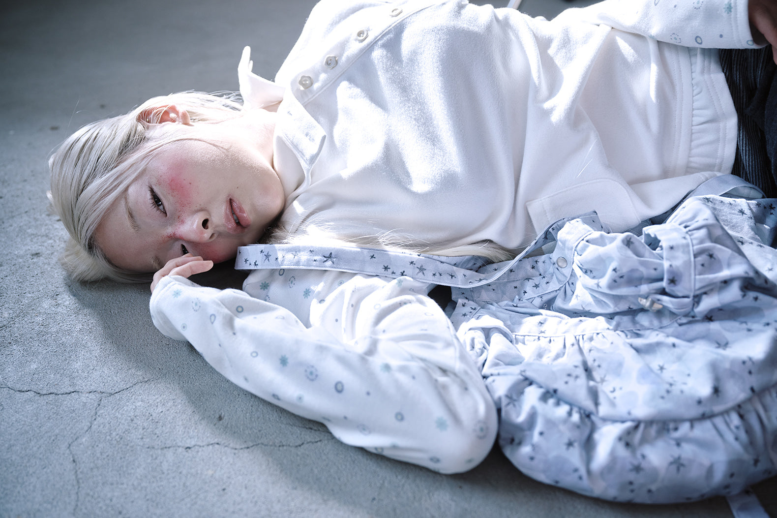 hugyourskin Stardust printed cross bag (Graish blue)