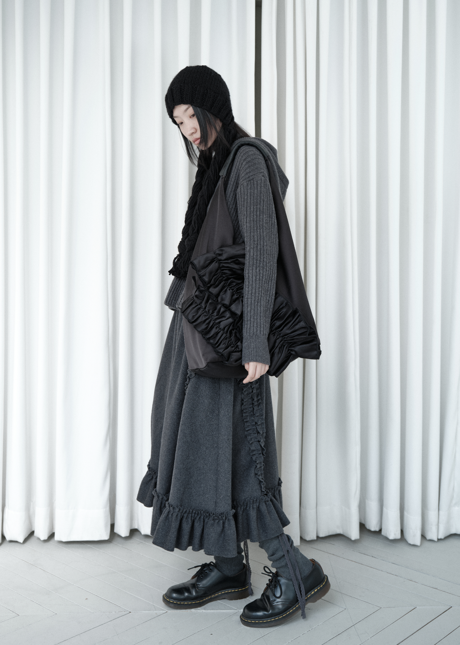 SAENGIN ORIGAMI RUFFLE BAG - BLACK