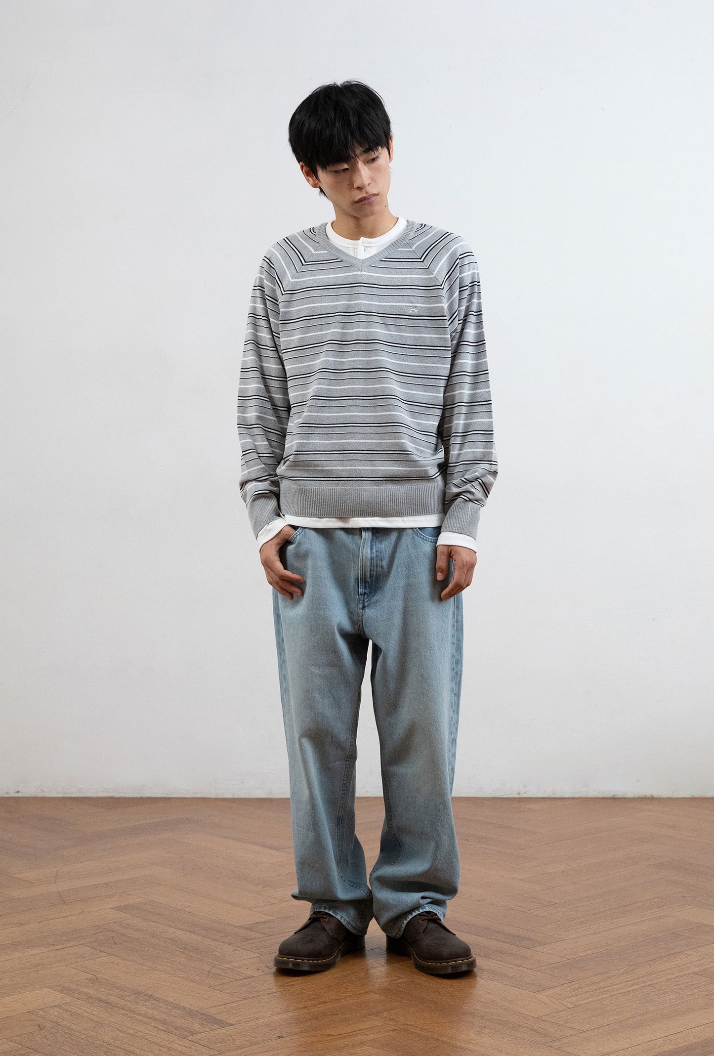MULTI STRIPE 3STAR V NECK KNIT [GREY]