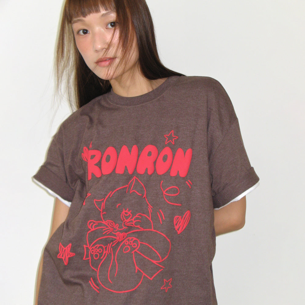 RONRON KITSCH CAT OVER FIT T SHIRT / VINTAGE BROWN