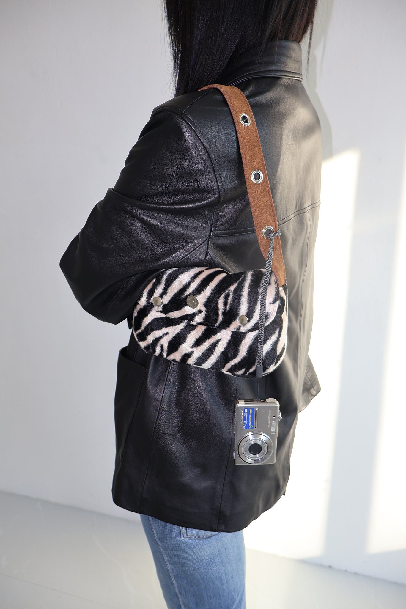 DEPC EYELET FUR MINI BAG - CAMEL (可兩面用🦓✨)