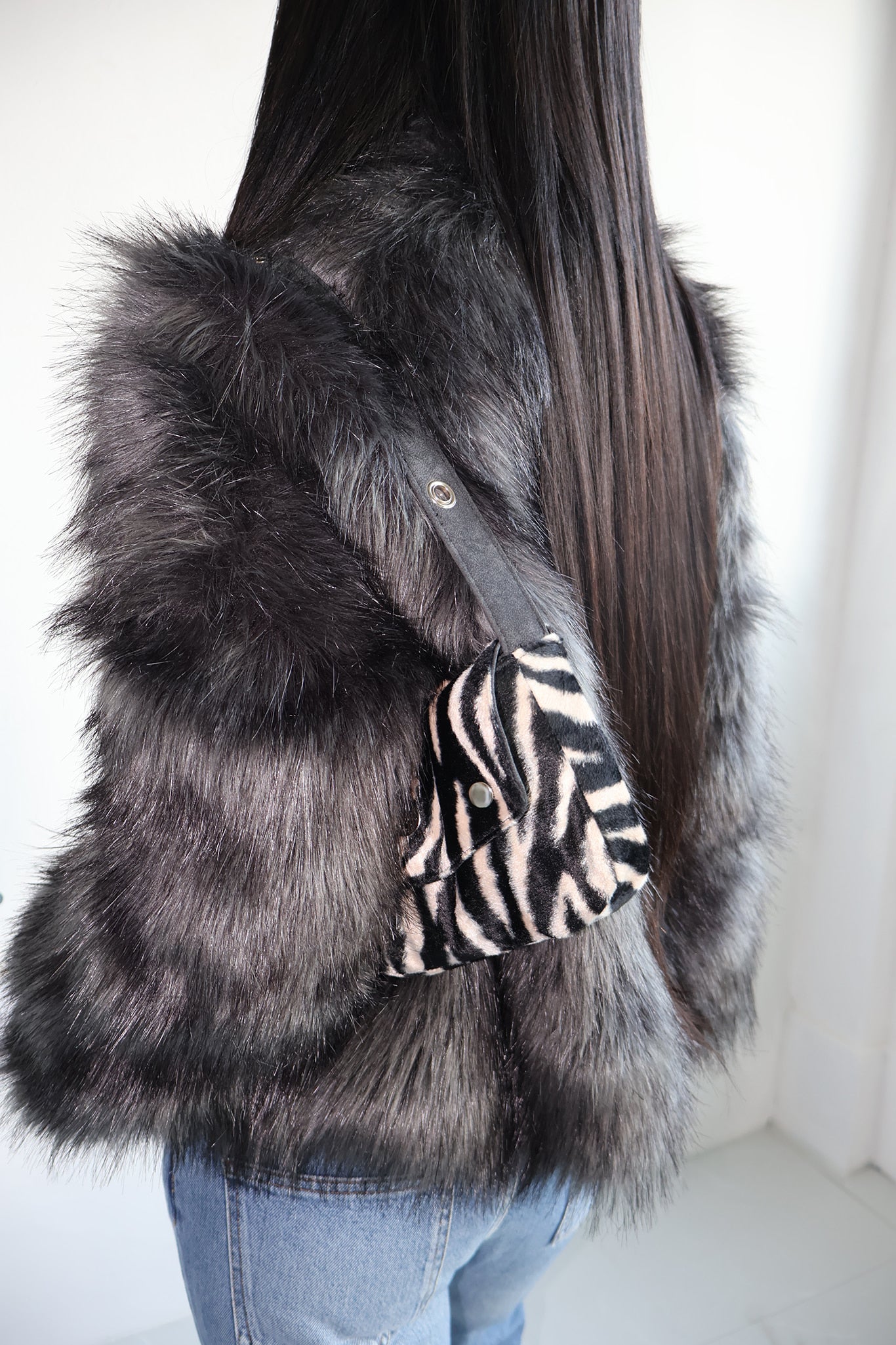 DEPC EYELET FUR MINI BAG - BLACK (可兩面用🦓✨)