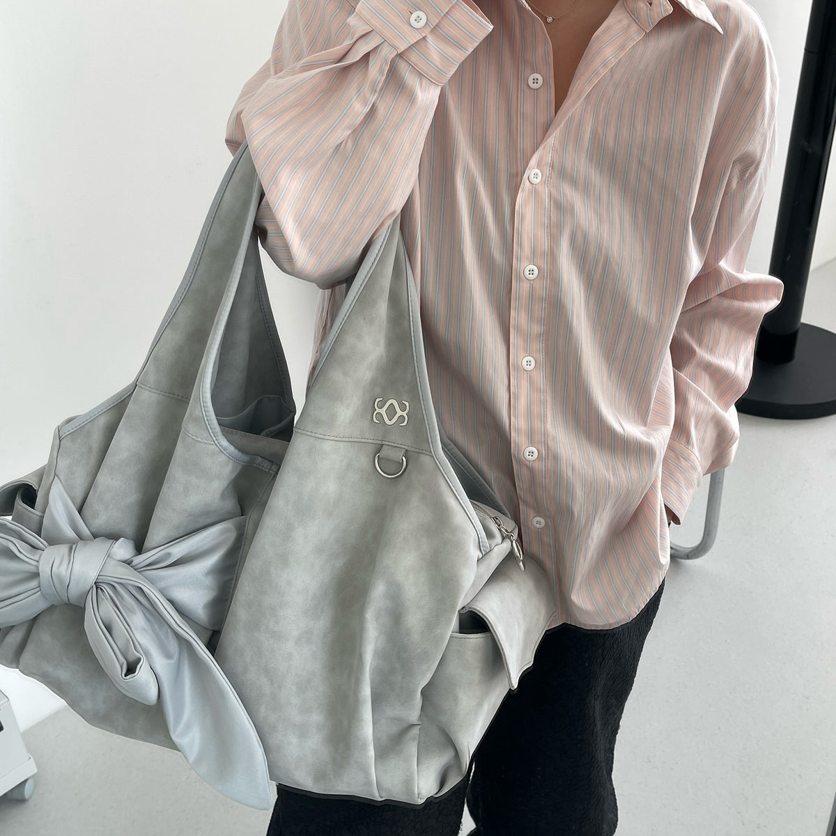 [dttm.club x siweol 獨家限定團購] Bow Shoulder Bag - Nubuck Light Grey