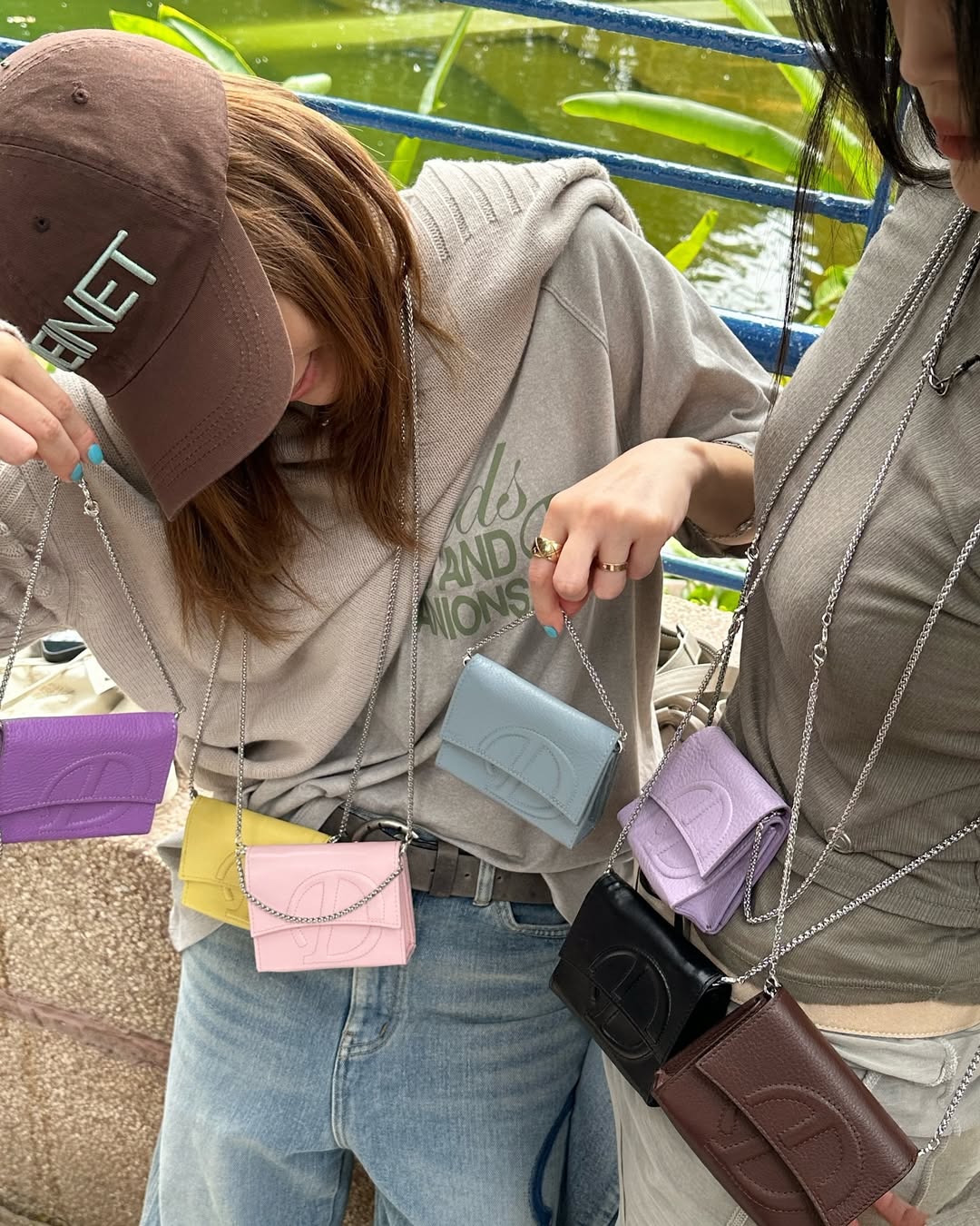 DEINET D LOGO MACARON CHAIN MINI BAG / 7COLORS