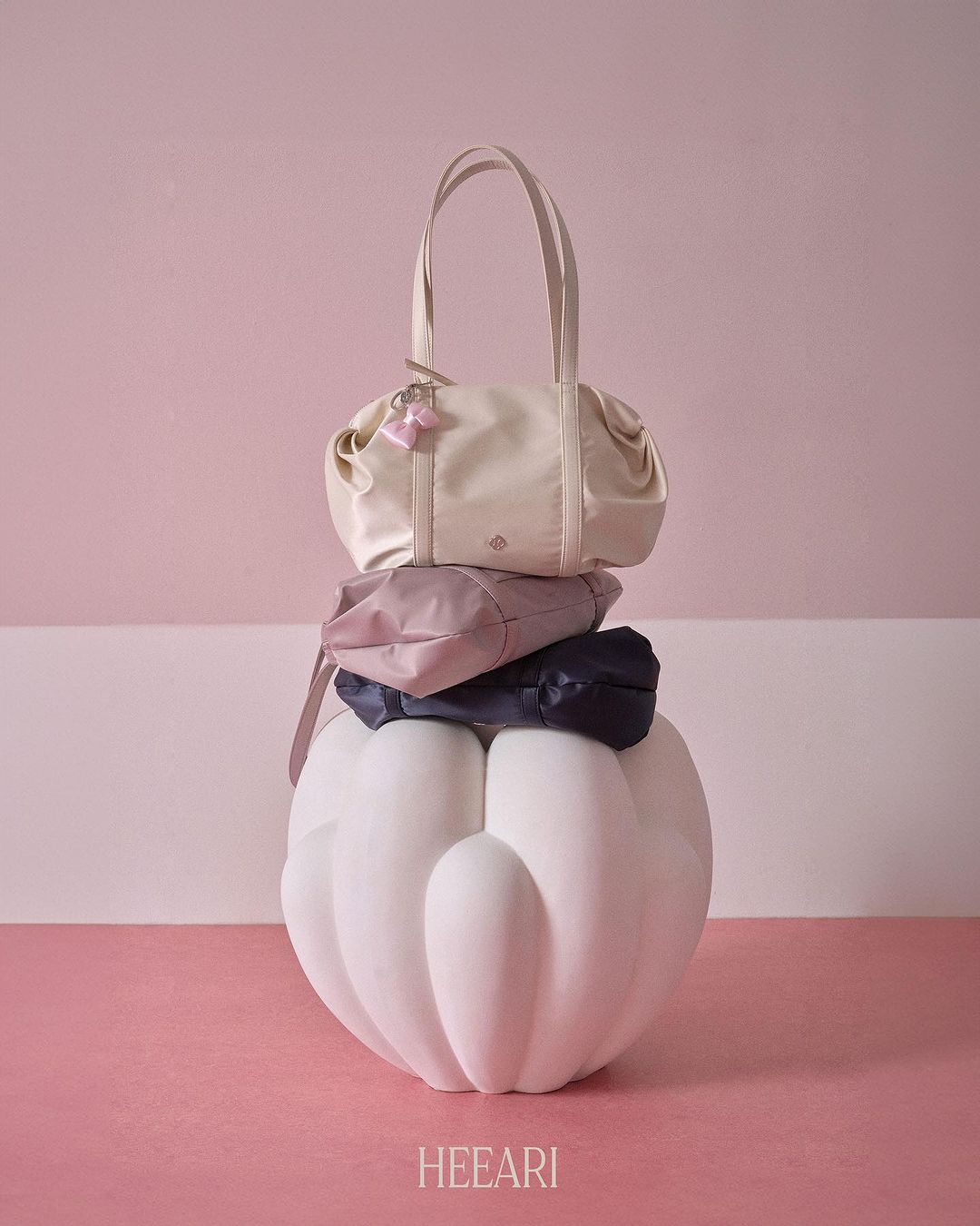 ★HEEARI★ [12th Reorder] Aurora Shirring Duffle Bag_Lilac Heeari Aurora Shirring Duffel Bag / lilac – dttmclub