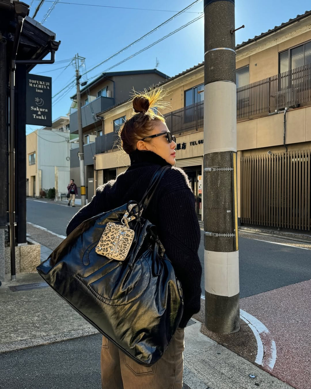 DEINET D STITCH PADDING BAG IN BLACK