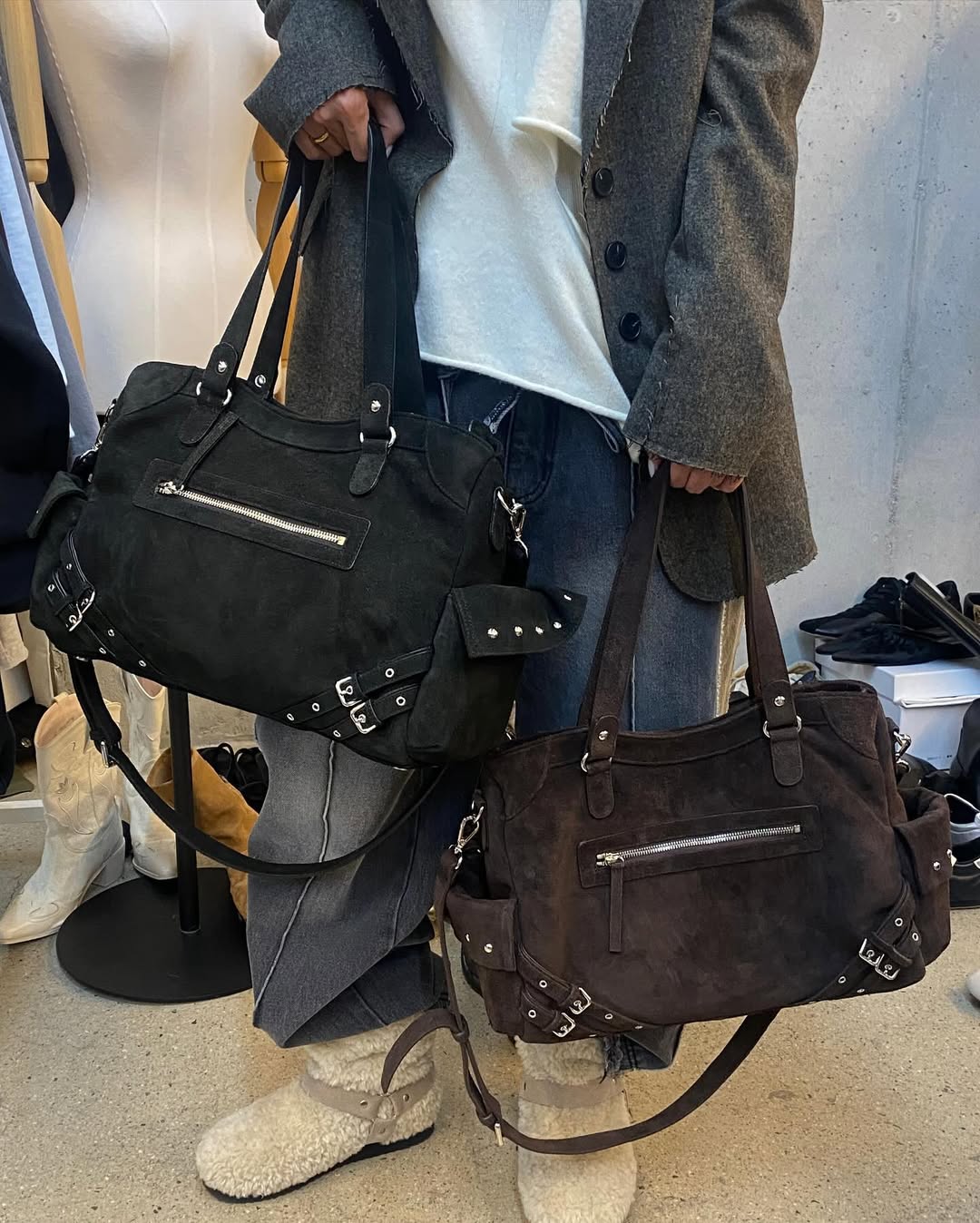 DEINET STUD POCKET BIG BAG IN SUEDE BLACK