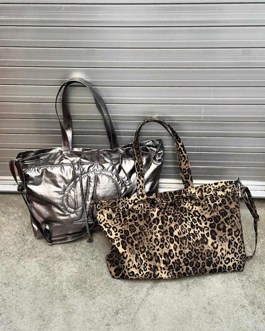 DEINET D STITCH PADDING BAG IN SILVER