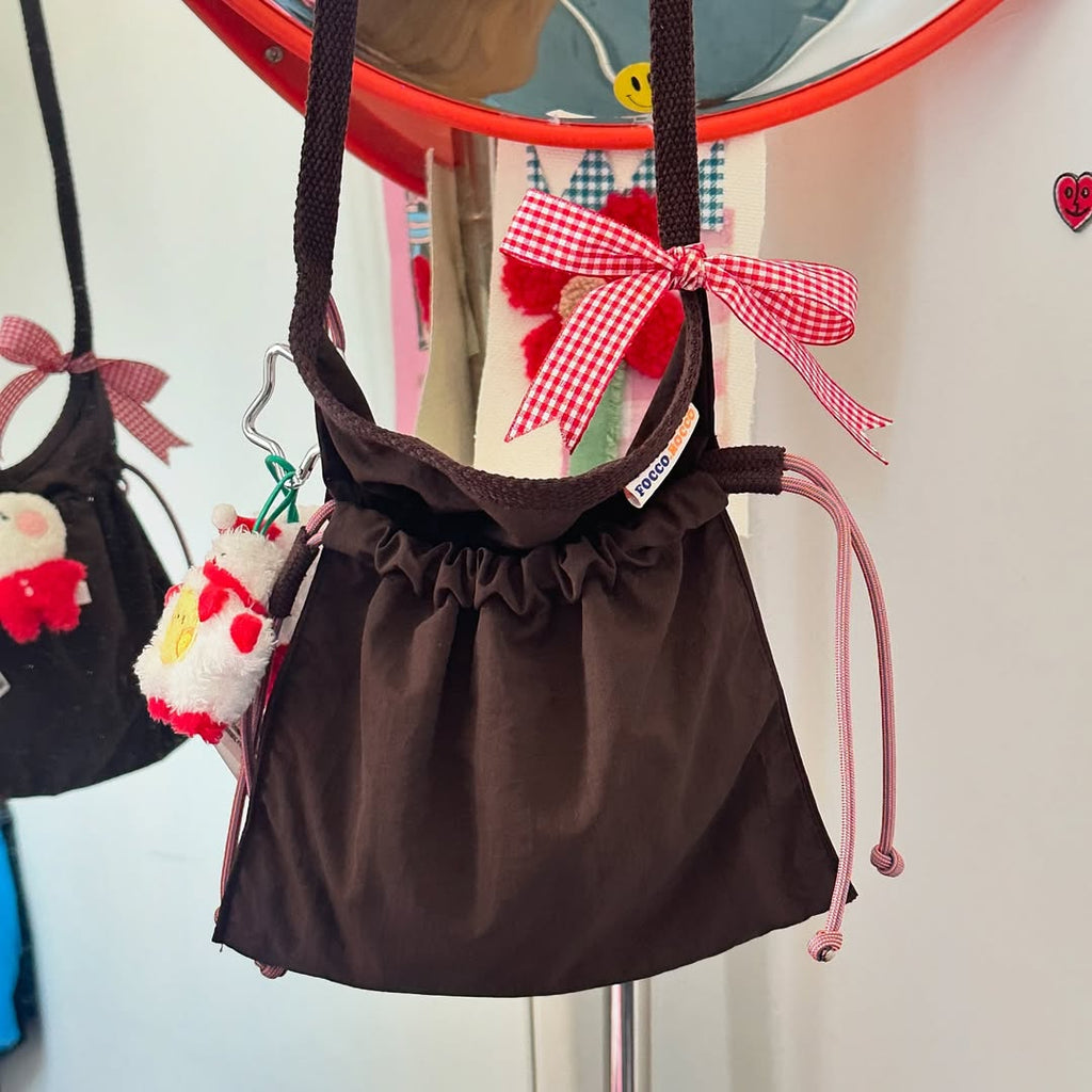 Drawstring Crossbody Bag / BROWN