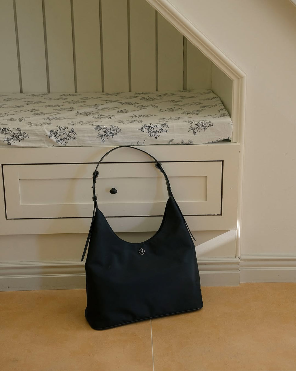 Heeari Ivy Nylon Shoulder Bag / Black