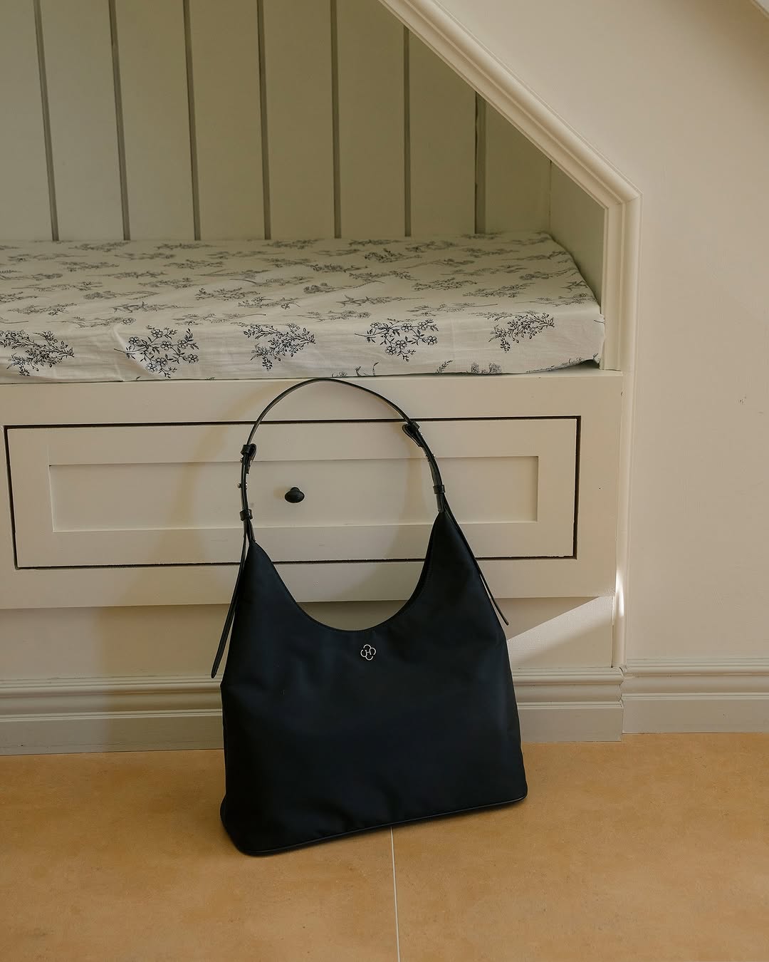 Heeari Ivy Nylon Shoulder Bag / Black