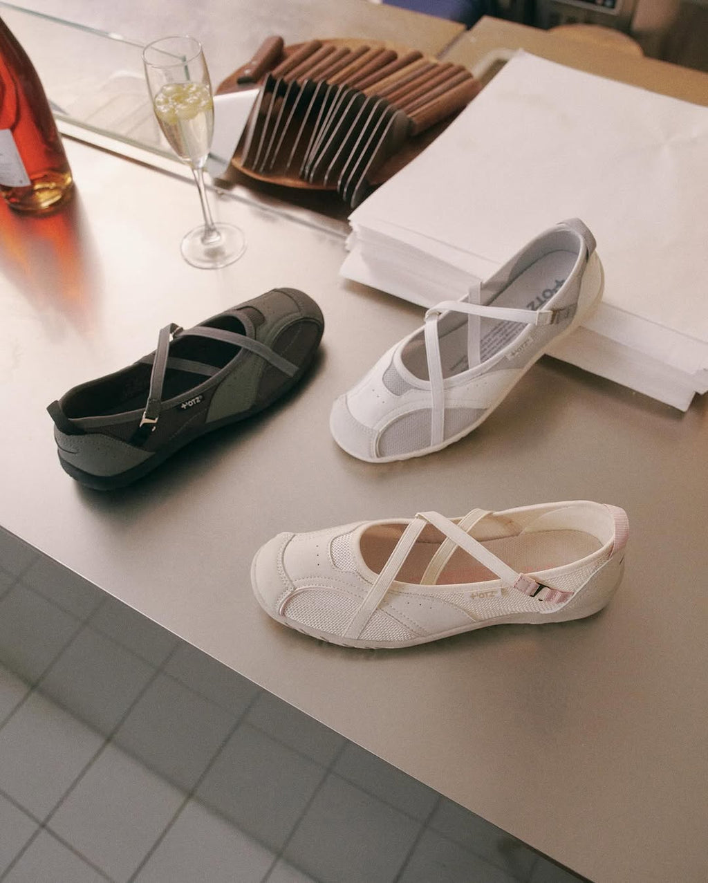 OTZ ROMARY BANDING FLAT SNEAKERS / WHITE