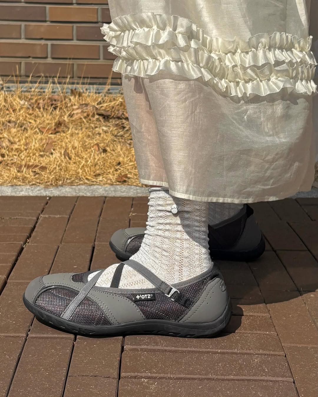 OTZ ROMARY BANDING FLAT SNEAKERS / GREY