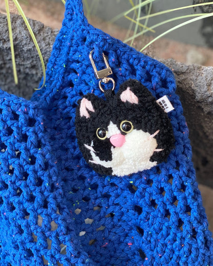 [handmade] "Ugly" Cat Keyring - b&w tabby