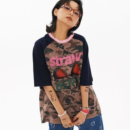 WONDERVISITOR STRAWBERRY OVERFIT RAGLAN T-SHIRT / CAMO BEIGE