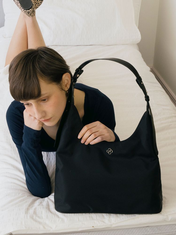 Heeari Ivy Nylon Shoulder Bag / Black