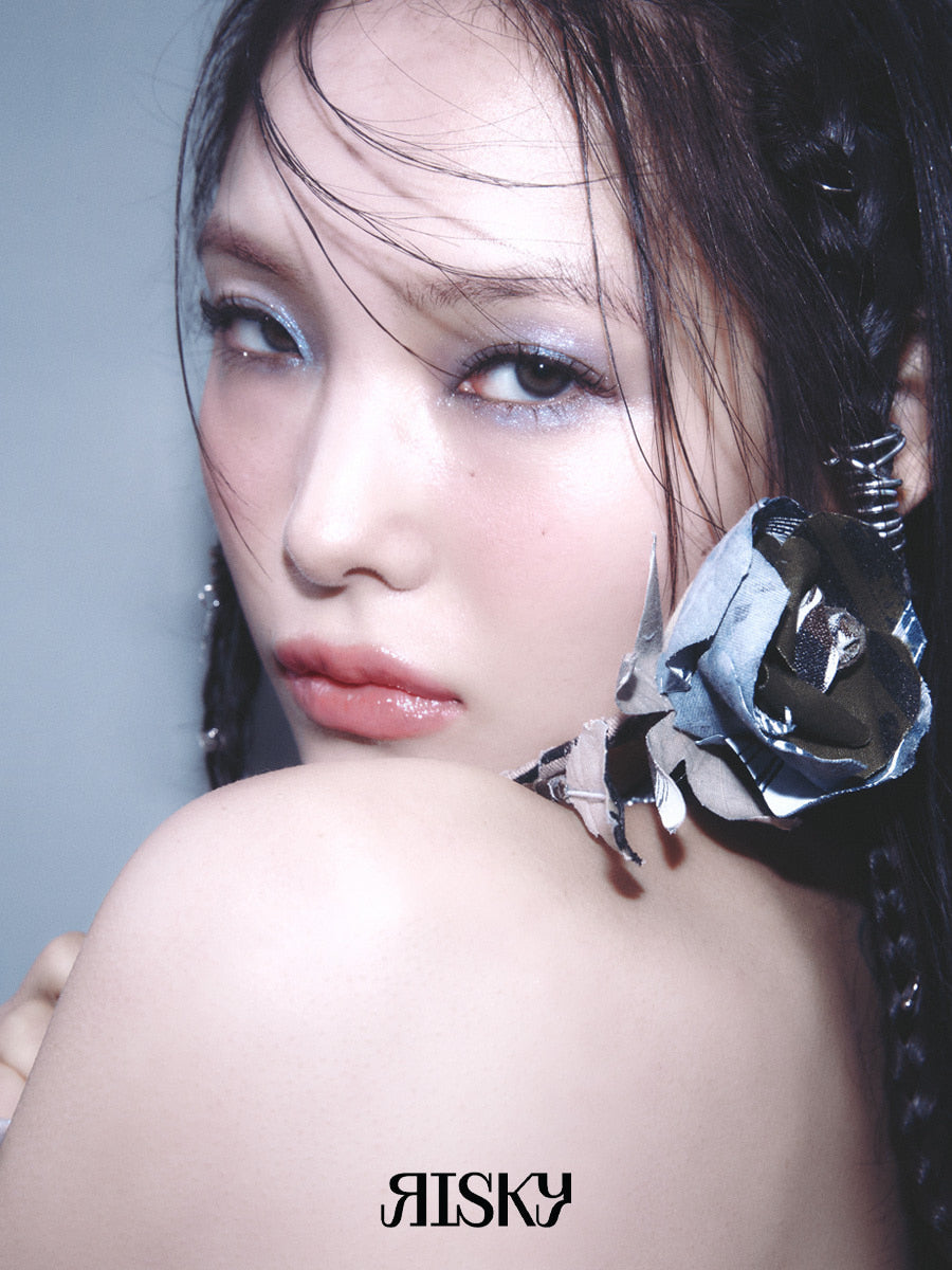 RISKY Pigment Eyeshadow Palette / PLUCKY DENIM