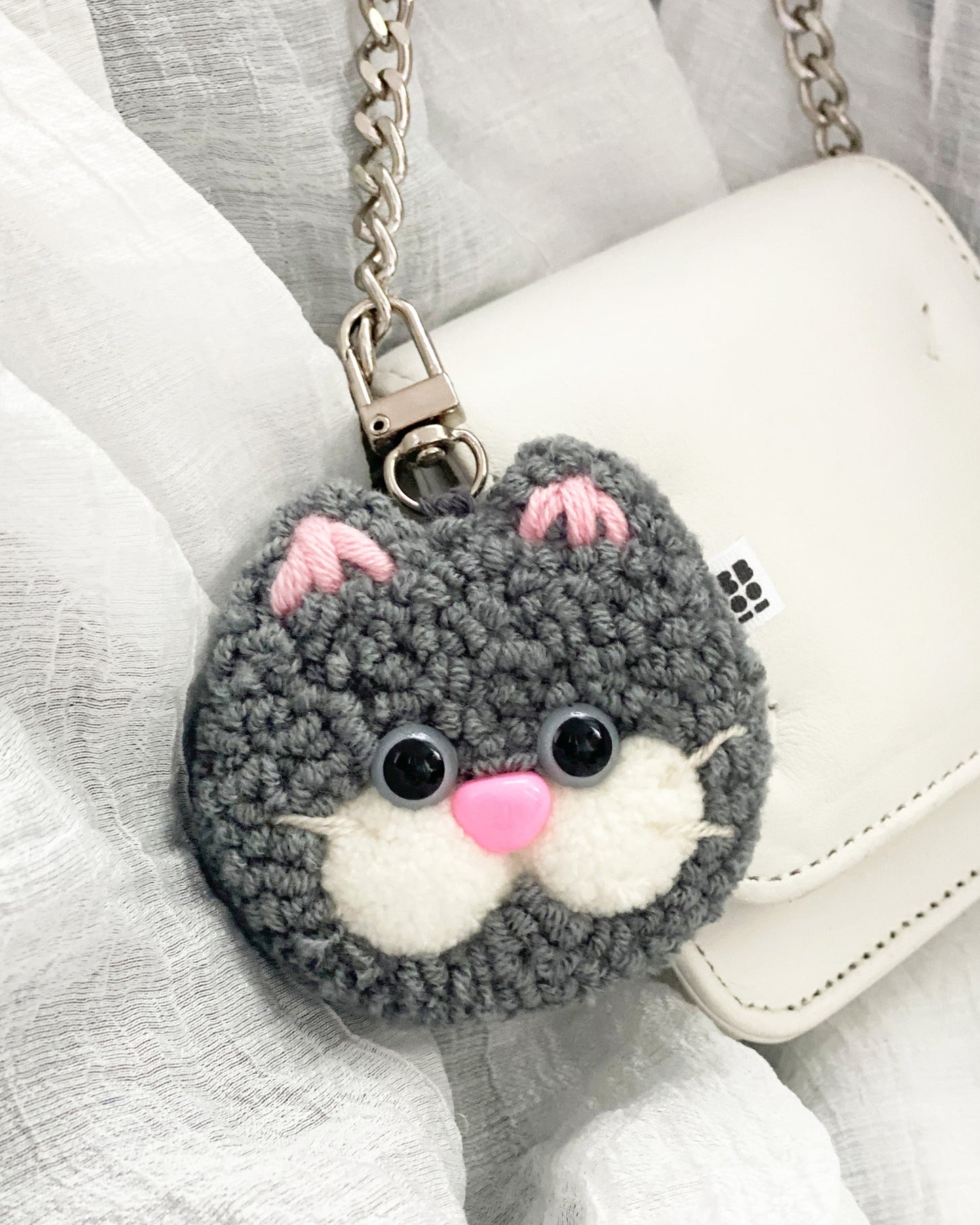 [handmade] "Ugly" Cat Keyring - grey tabby