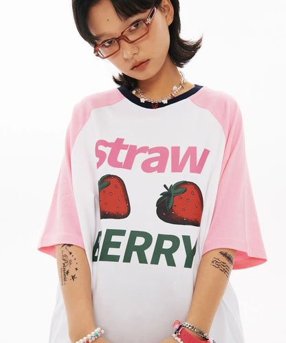 [hyein同款🎀] WONDERVISITOR STRAWBERRY OVERFIT RAGLAN T-SHIRT / WHITE