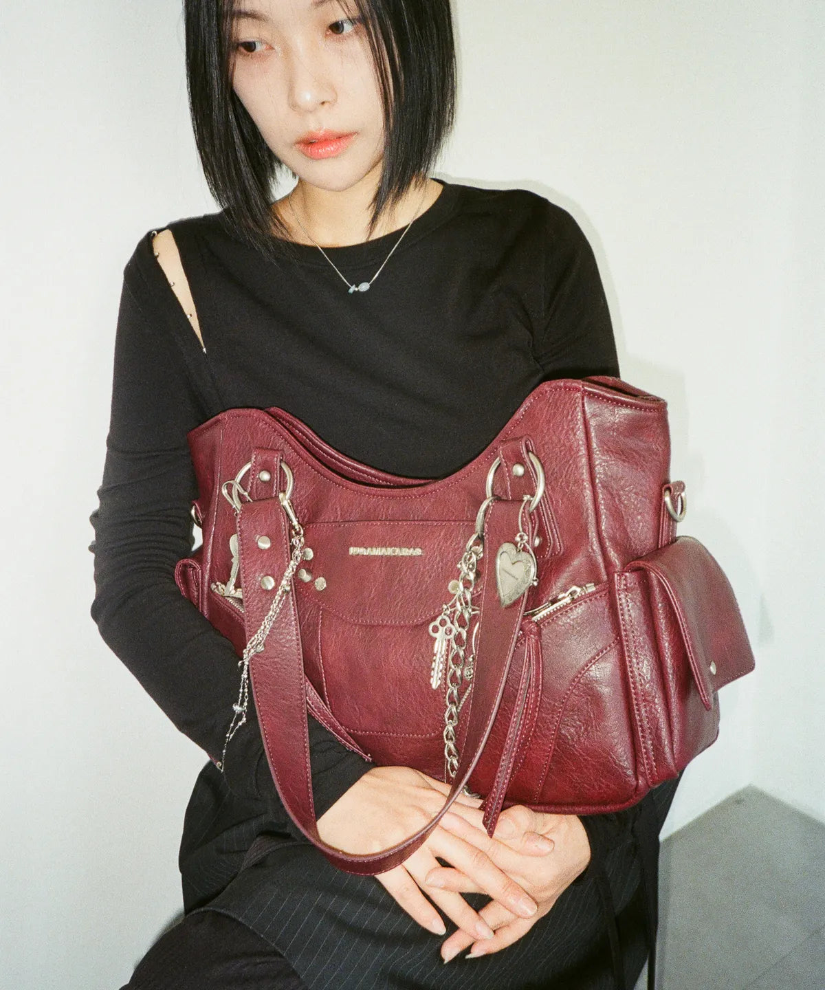 IUGA STUDDED LEATHER SHOULDER BAG / BURGUNDY