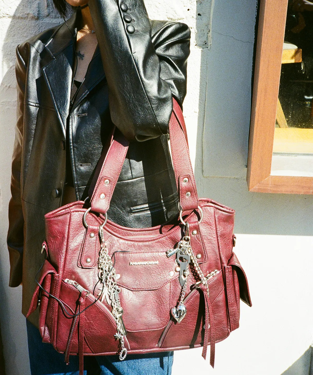 IUGA STUDDED LEATHER SHOULDER BAG / BURGUNDY