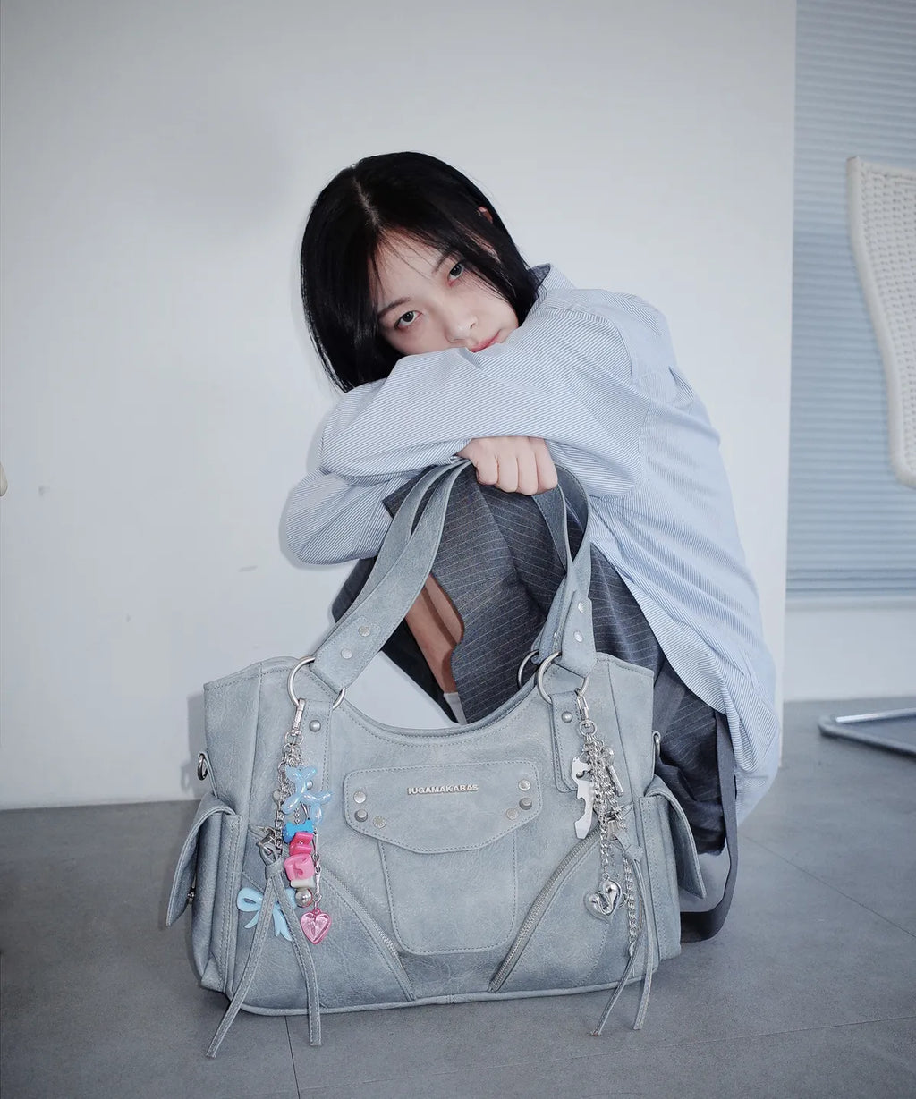 IUGA STUDDED LEATHER SHOULDER BAG / SKY BLUE