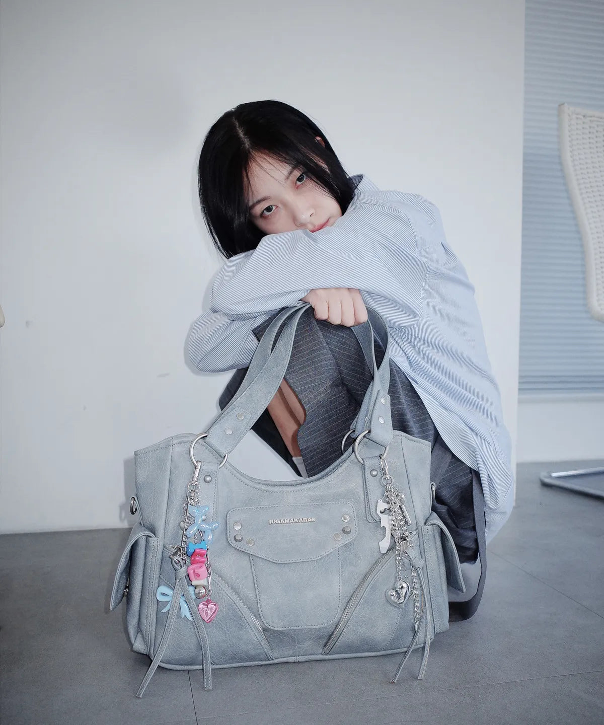 IUGA STUDDED LEATHER SHOULDER BAG / SKY BLUE