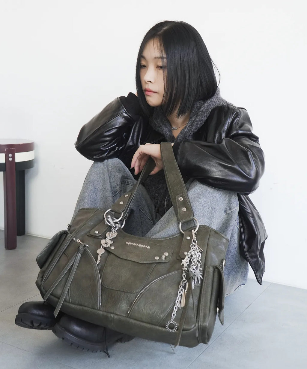 IUGA STUDDED LEATHER SHOULDER BAG / KHAKI