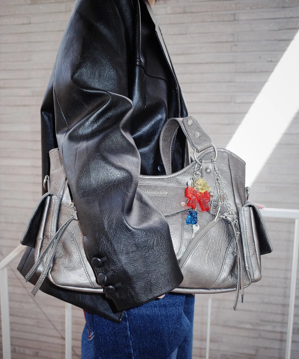 IUGA STUDDED LEATHER SHOULDER BAG / SILVER