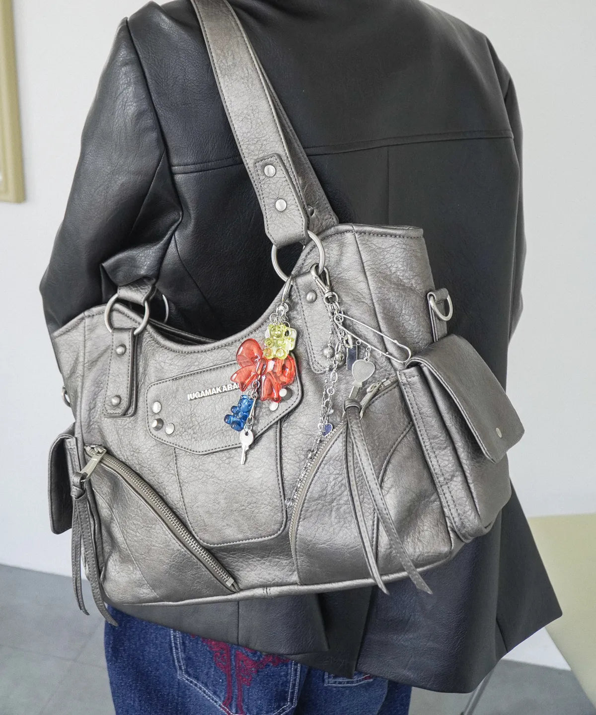 IUGA STUDDED LEATHER SHOULDER BAG / SILVER