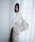IUGA STUDDED LEATHER SHOULDER BAG / CREAMY