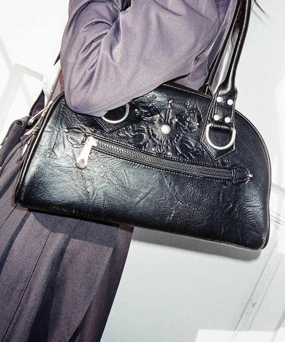 IUGA STUDDED LEATHER BOWLING BAG / BLACK