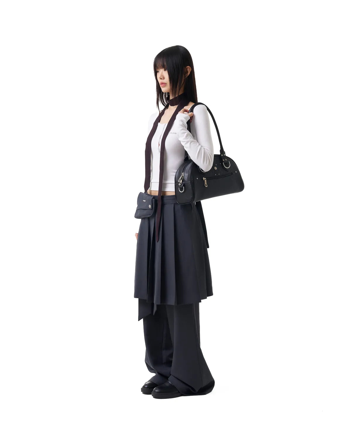 IUGA STUDDED LEATHER BOWLING BAG / BLACK