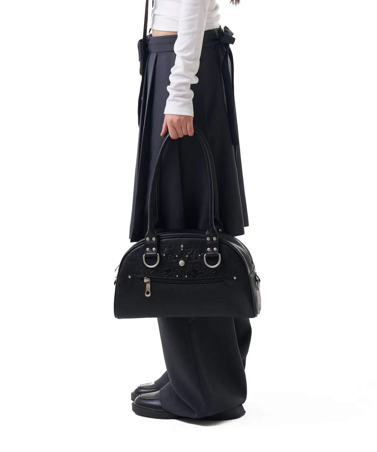 IUGA STUDDED LEATHER BOWLING BAG / BLACK