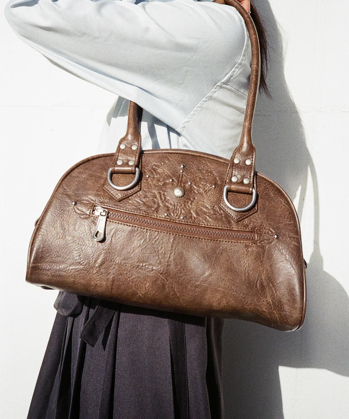 IUGA STUDDED LEATHER BOWLING BAG / BROWN