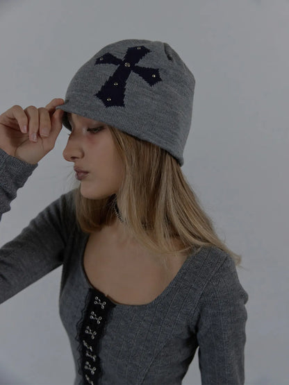 SETUPEXE CROSS STUDDED BEANIE / MELANGE GRAY