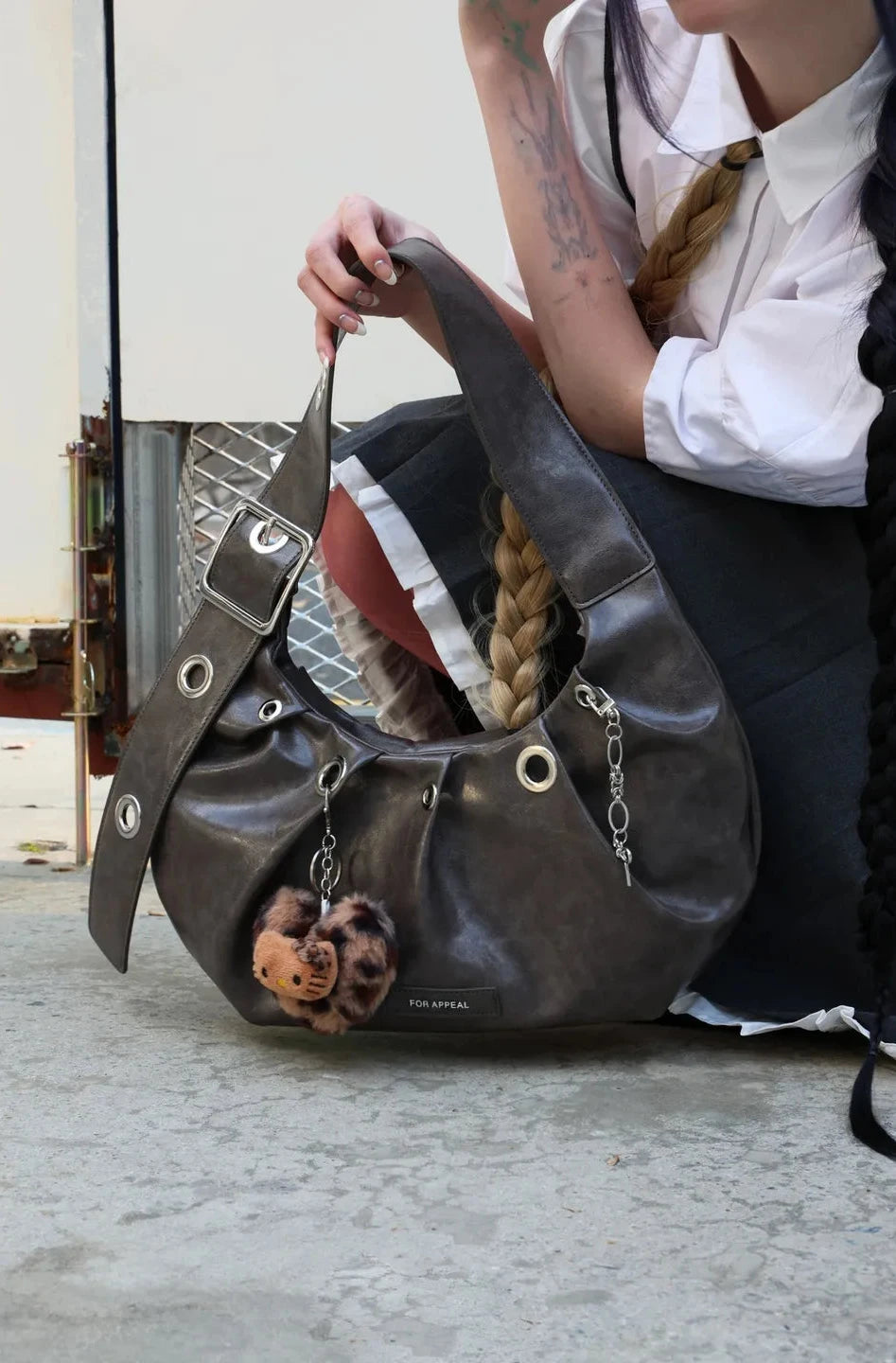 [FOR APPEAL] CARRY LIGHT HOBO BAG_CHOCO CHARCOAL