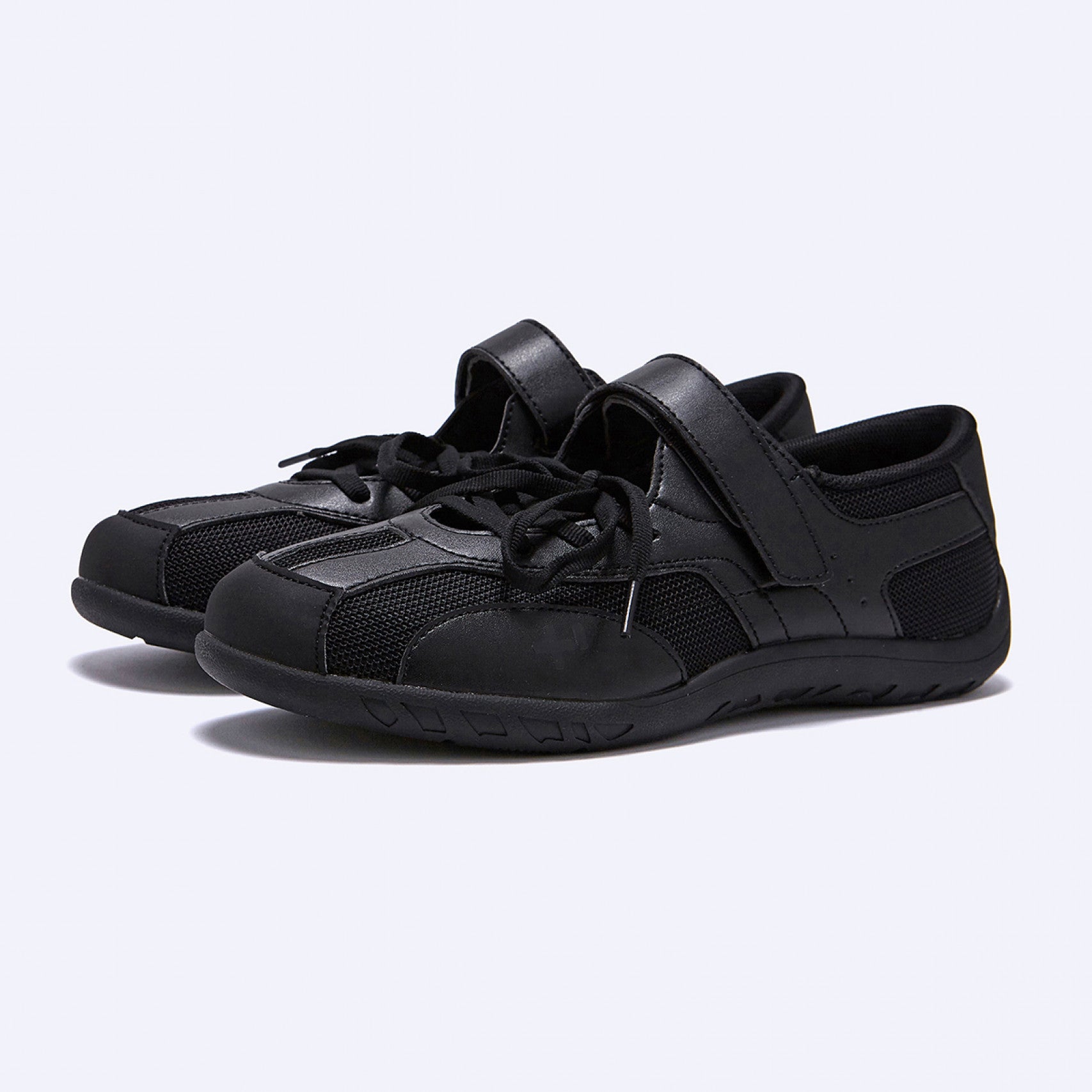 OTZ ROMARY LACE-UP SNEAKERS / BLACK