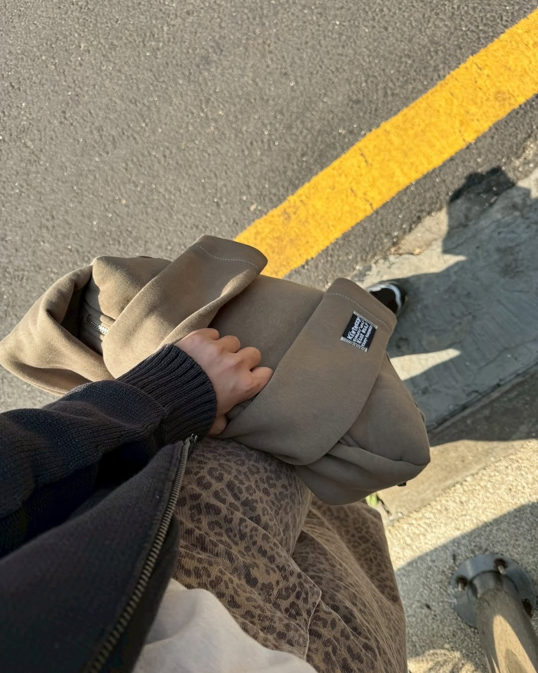 [官方代理💣] KENTNEEY 3-WAY SWEATER DAILY WINDY BAG - KHAKI PEANUT